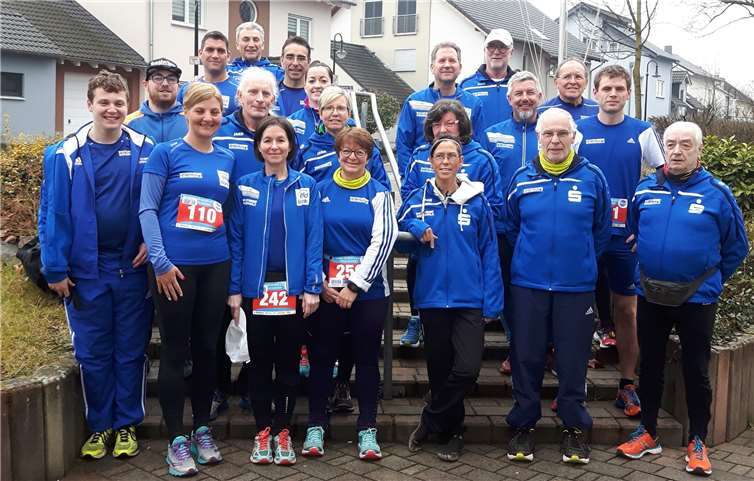 Die Aktiven der LG Laacher See vor dem Start in Urmitz. privat