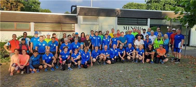 Die Aktiven der LG Laacher See vor dem Testen der Strecken beim Vorlauf am Vulkanbad Mendig.Fotos: privat