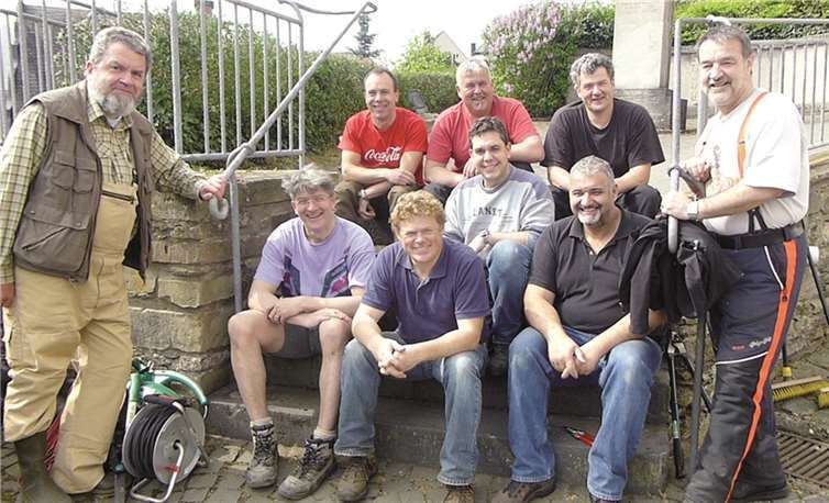 Die Aktiven nach der getanen Arbeit bei einer kleinen Vesper.privat