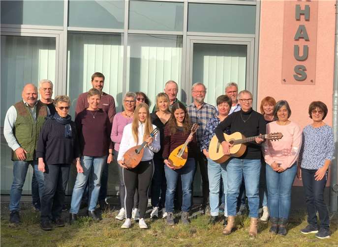 Die Aktiven vom Mandolinenclub Kehrig beim Proben-Wochenende.  Fotos: MC Kehrig