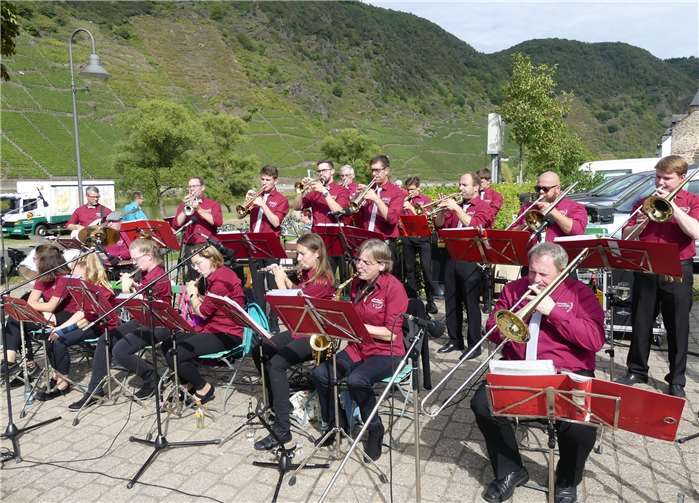 Die Aktiven vom Spielmannszug der Ernster Feuerwehr boten flotte Musikunterhaltung.