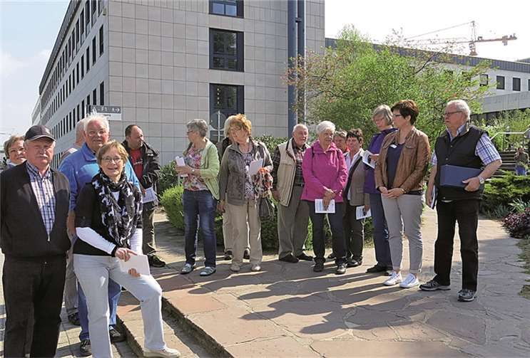 Die Aktiven vor dem Bundeswehrkrankenhaus in Koblenz. privat