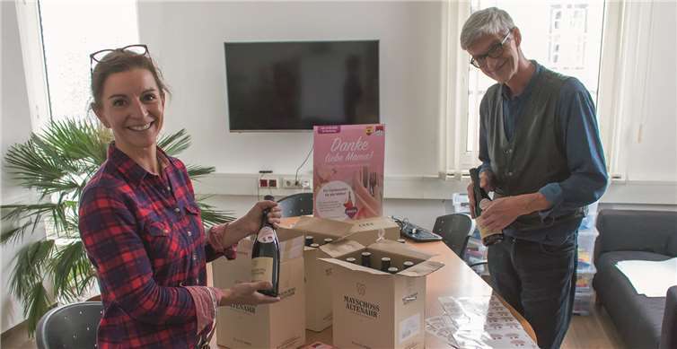 Die Aktivgemeinschaft hatte gemeinsam mit den Sinziger Gastronomen eine schöne Überraschung zum Muttertag vorbereitet. Foto: FRIEDSAM. Werbeagentur