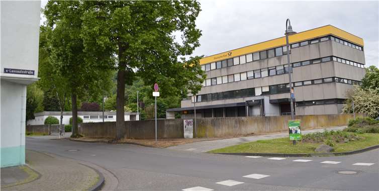 Die Alte Post von der Ecke von-Lassaulx-Straße am Sportplatz aus.Fotos:-AB-