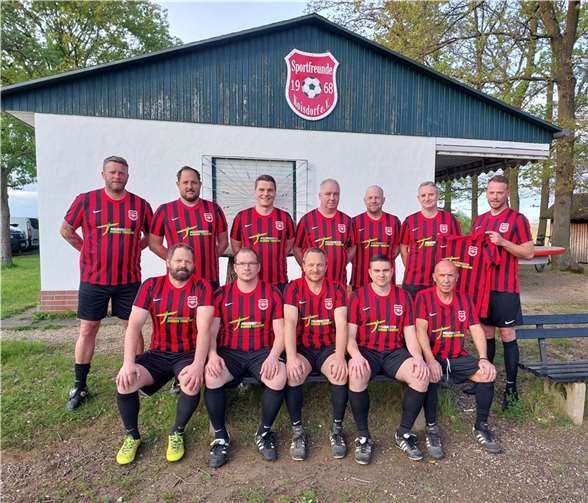 Die Alten Herren in ihren neuen Trikots. Foto: privat