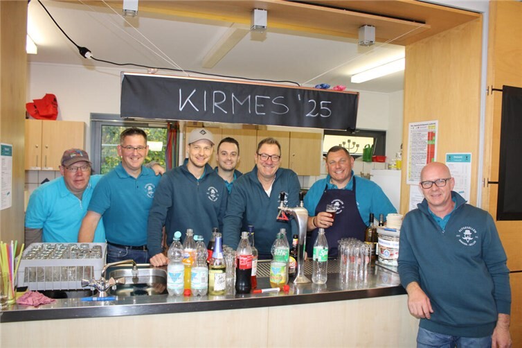 Ringener Kirmes erneut mit großem Zuspruch Die Altgesellen Ringen-Beller sind der Motor der Ringener Kirmes. Fotos: DU