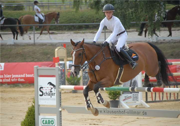 Die Amazone Isabelle Gerfer vom Gastgeberverein RV Kurtscheidbehauptete sich in der schweren Springreiterkonkurrenz gut undlag in der Rangfolge am Ende auf Platz sechs.