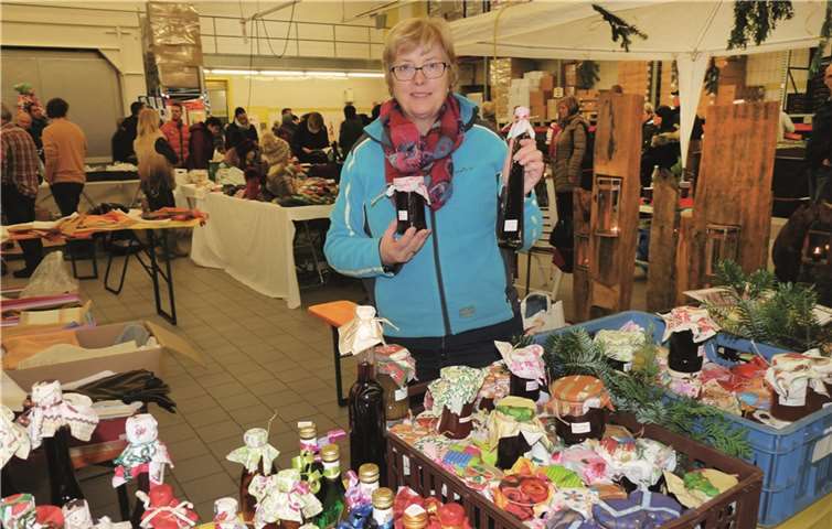 Die Anbieter waren zu Teil von weit her angereist, um ihre Produkte, wie selbst gemachter Likör und Marmelade, anzubieten.