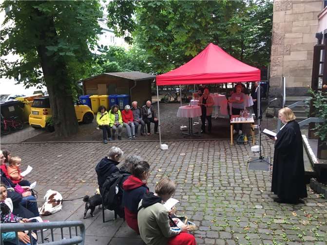 Die Andacht war Teil der Eröffnung des Gemeindeprojekts „Schöpfungs-Sommer“. Foto: Michaela Bauks