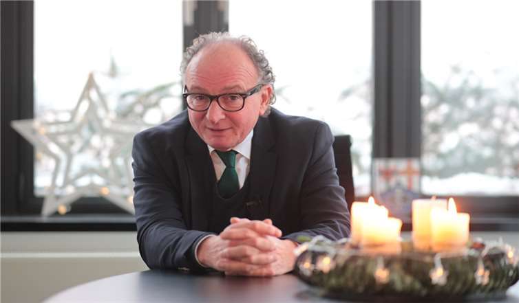 Die Andernach-App wird ständig erweitert. Jetzt finden Nutzer einen Jahresrückblick und Weihnachtsgrüße von Oberbürgermeister Achim Hütten per Videobotschaft in der App. Foto: Stadtverwaltung Andernach