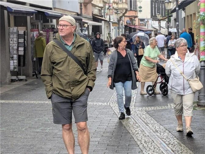 Die Andernacher Geschäfte öffnen ab 13 Uhr ihre Türen und locken die Besucher mit eigens für diesen Tag geplanten Aktionen und Überraschungen vor und in den Läden. Foto: Arrchiv