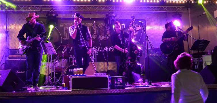 Die Andernacher Kult-Band „Teddy & The Slags“ wird am 11. Mai mit ihrem typischen Slags-Groove begeistern. Foto: privat