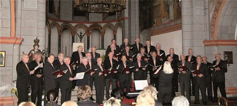Die Andernacher Liederkranzchöre singen im Mariendom. privat