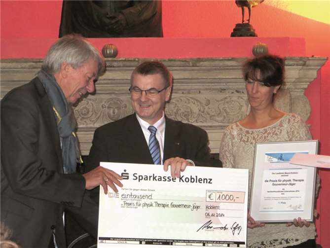 Die Andernacher Praxis für Physikalische Therapie Gouverneur-Jäger konnte sich über den ersten Preis in der Kategorie „bis 20 Beschäftigte“ freuen.