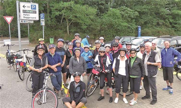 Die Andernacher Radlergruppe kurz vor dem Start in Lübeck-Priwall. privat