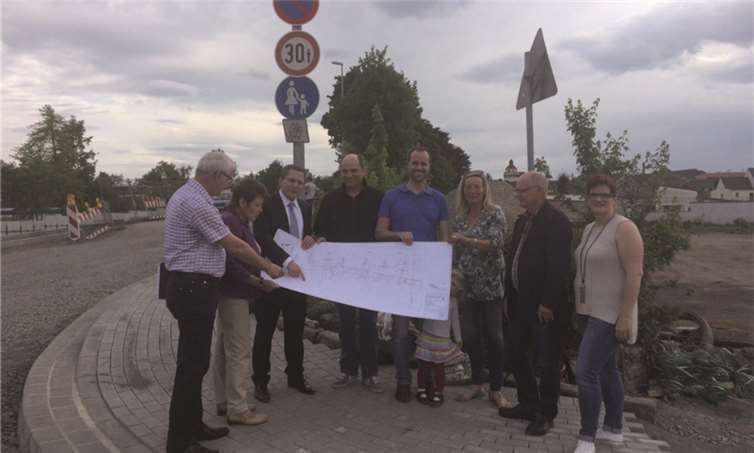 Die Andernacher SPD informierte sich über den Fortschritt der Bauarbeiten in der Werftstraße. privat