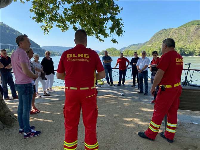 Die Andernacher SPD um ihren Vorsitzenden Marc Ruland traf sich jetzt mit Vertretern der DLRG am „kleinen Deutschen Eck“ in Andernach.Foto: privat