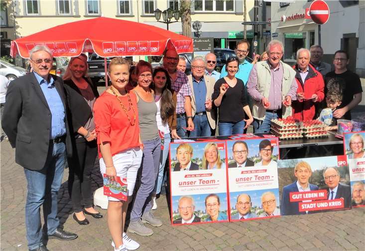 Die Andernacher Sozialdemokraten verteilten insgesamt 400 rote Ostereier. Foto: privat