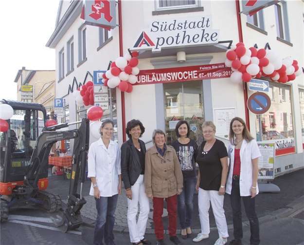Die Andernacher Südstadt Apotheke ist 35 Jahre alt - Grund für das Apotheken-Team, gemeinsam mit der Kundschaft zu feiern. WAMFO.DE
