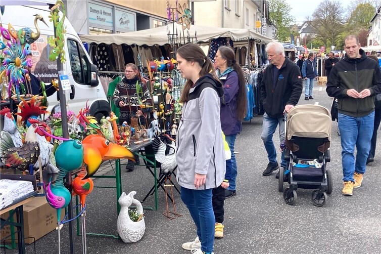 Die Angebotsvielfalt und ein akzeptables Wetter lockten zum traditionellen Frühlingsfest auch heuer zahlreiche Besucher auf die Escher Marktmeile.