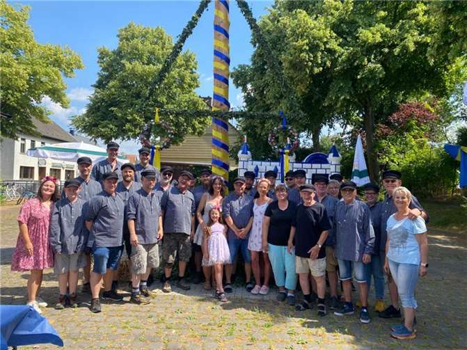 Die Angelsportgemeinschaft Flerzheim veranstaltete wieder traditionell das Fischerfest auf dem Dorfplatz.  Fotos: Angelsportgemeinschaft Flerzheim