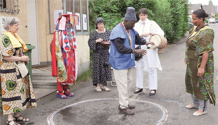 Die Anhänger der Yoruba-Religion feierten in Berkum ihr traditionelles Irunmole-Festival. JOST