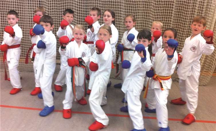 Die Anhausener ’Wild Bunch‘ kampfbereit mit den befreundeten Kiddies vom KC-Puderbach.privat