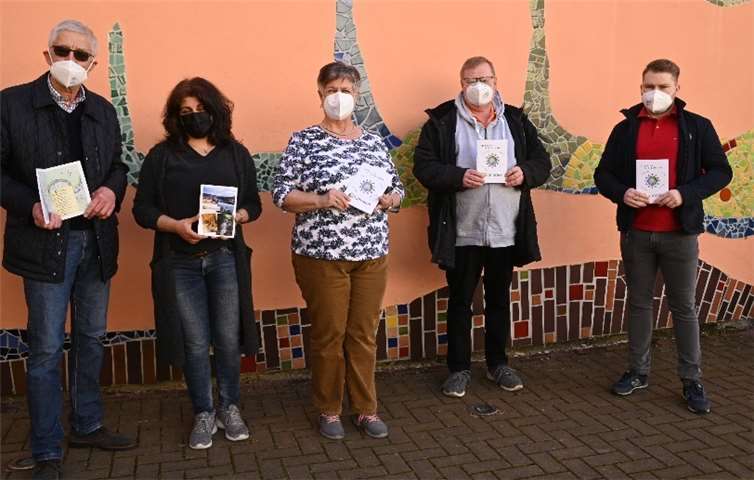 Die Ankommensbroschüre dient für eine erste Orientierung in Lahnstein. Foto: Lothar Scheele
