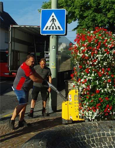 Die Anlieferung der Blumentürme. Foto: privat
