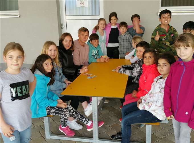 Die Anschaffung dieser neuen Sitzgruppe im Pausenbereich konnte zuletzt vom Förderverein finanziell unterstützt werden. GS Remagen