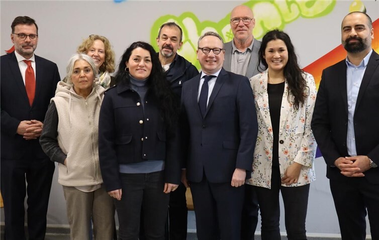 Die Anstaltsleitung, das Präventionsteam und die Gäste tauschten sich über Radikalisierungsprävention im Gefängnis aus.Foto: privat