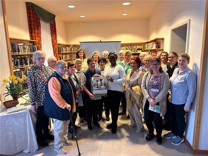 Die Anwesenden erfuhren Vieles über die Situation und Lebensweise in Nigeria.  Foto: Beate Kerres