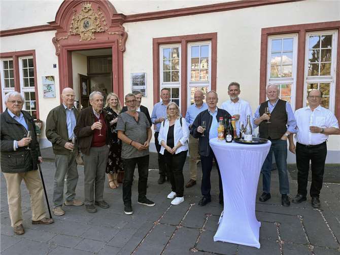 Die Anwohner des Münzplatzes und die Bürgerinitiative „Unsere Altstadt“. Foto: Tarkan Külekci