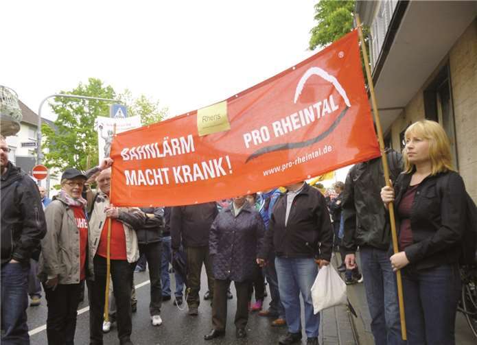 Die Anwohnergemeinschaft aus Rhens kämpft für ein ruhigeres Leben ohne Bahnlärm.privat