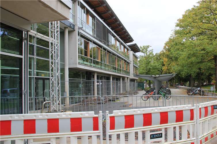 Die Arbeiten am Peter-Joerres-Gymnasium in der Kreisstadt sollen Ende Februar 2026 abgeschlossen sein. Foto: GS