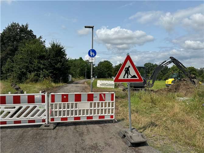 Die Arbeiten am Verbindungsweg zwischen dem Raiffeisenring und dem Gewerbegebiet Distelfeld haben begonnen.  Foto: Stadt Neuwied/Ulf Steffenfauseweh