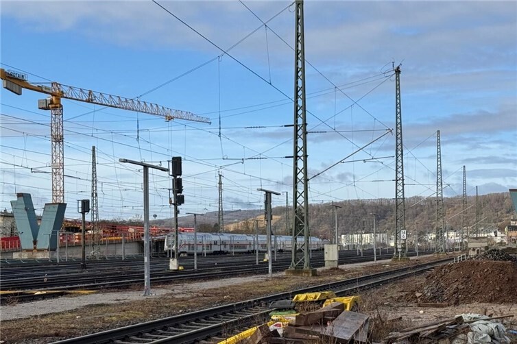 Die Arbeiten an der neuen Geh- und Radwegbrücke verlaufen im Zeitplan. Im März sollen bereits Brückenteile eingehoben werden. 