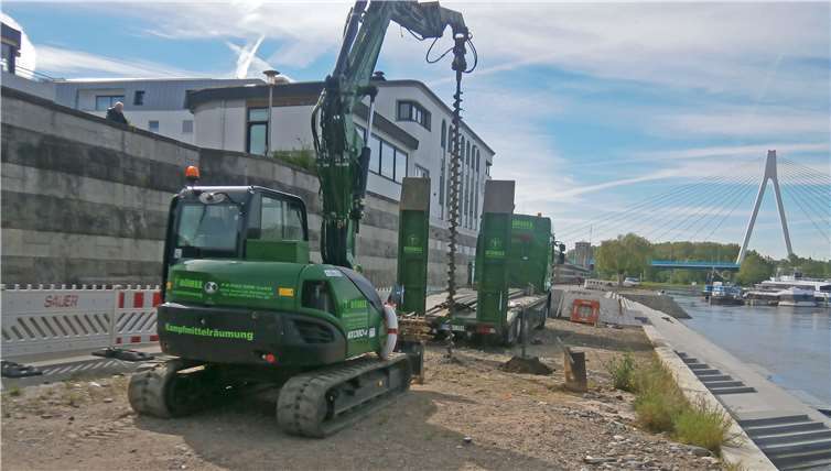 Die Arbeiten zum Setzen der neuen Pfähle haben begonnen. Foto: privat