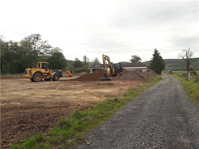 Die Arbeiten zur Wiederherstellung der Tennisplätze in Bad Bodendorf sind in vollem Gange.