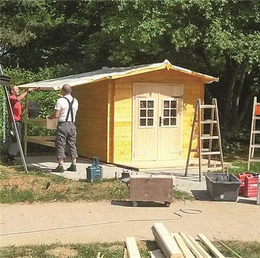 Die Arbeiter wurden von den Kinder genau bei ihrer Arbeit beobachtet. privat