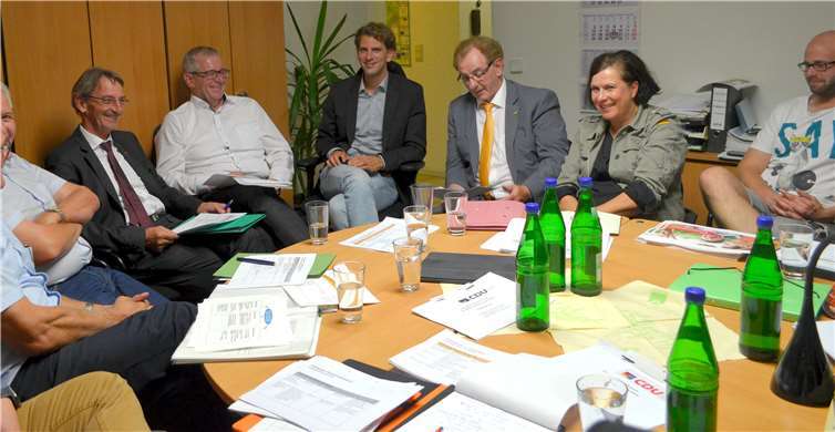 Die Arbeitsfortschritte der Projektgruppen wurden in großer Runde besprochen. privat