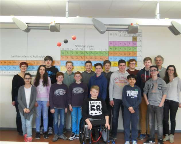 Die Arbeitsgemeinschaft „Jugend forscht“ des Wilhelm-Remy-Gymnasiums. privat