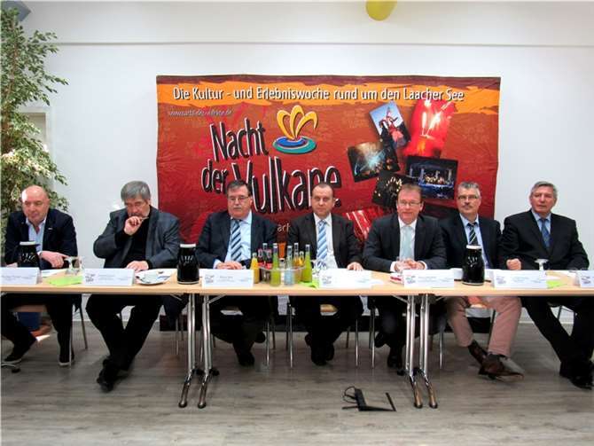 Die Arbeitsgemeinschaft Laacher See stellte im Baggerado Nickenich das umfangreiche Programm der Veranstaltungswoche rund um die „Nacht der Vulkane“ vor.