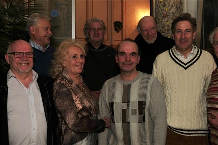 Die Are-Künstlergilde wählte einstimmig den neuen Vorstand (v. l.) Dieter Breuer, Otto Kley, Eva-Maria Kreuter, Peter Krebs, Werner Grau, Dr. Conrad-Peter Joist, Hans Castelli und Werner Mertens.