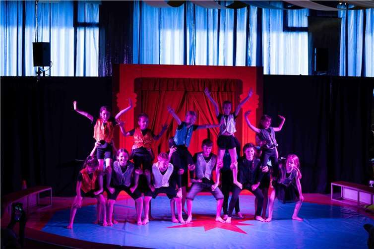 Die Artisten zeigten ihr Können.  Fotos: Grundschule Bodelschwingh