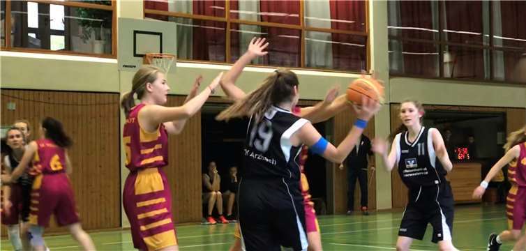 Die Arzbacher Mädchen kämpften um jeden Korb. Privat