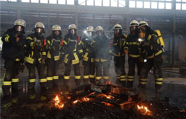 Die Atemschutzgeräteträger beider Löschzüge im Brandraum nach getaner Arbeit. Fotos: Freiwillige Feuerwehr Aegidienberg