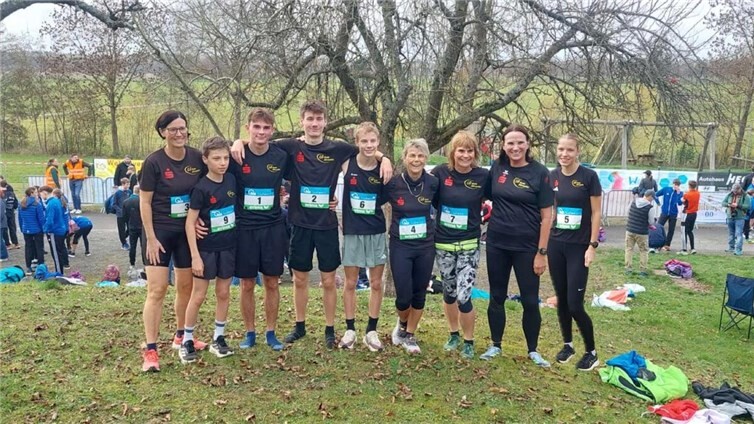 Die Athleten der LG Kreis Ahrweiler starten mit zwei Landestiteln in die Crosslaufsaison.  Foto: Alexander Beckmann