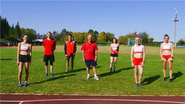 Die Athleten der LG in Diez: v. lks. M. Frieb-Preis, A. Giese, F. Frieb-Preis, Trainer W. Wirth, A. Jünger, L. Kupser, S. Teller. Foto: privat
