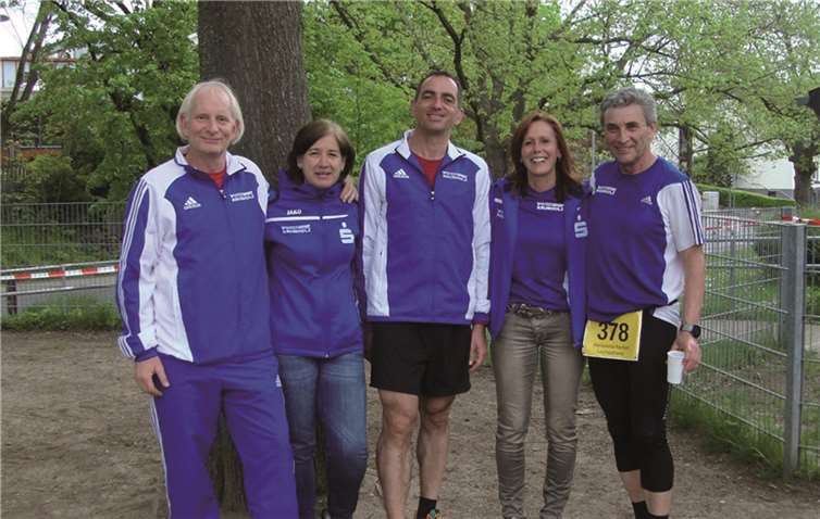 Die Athleten der Laufgemeinschaft Laacher See nach dem Lauf in Alfter (von links): Michael Rüb, Jutta Schmitt, Parvis Torbati, Heike Born und Klaus Jahnz.privat